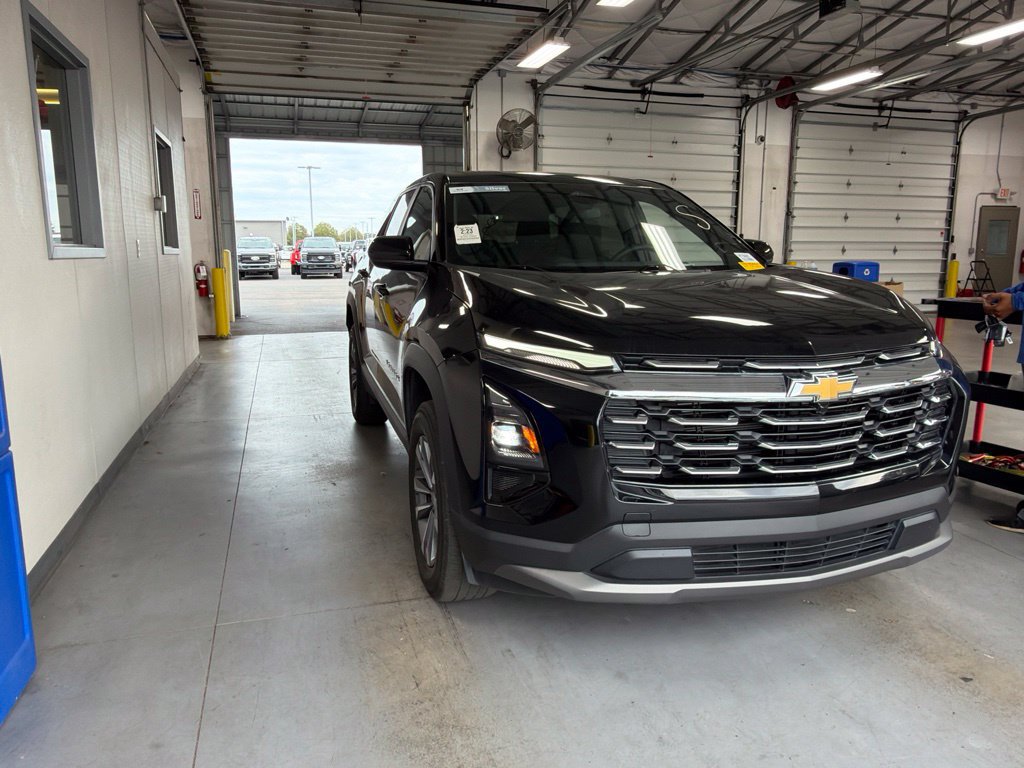 Used 2025 Chevrolet Equinox LT FWD image 1