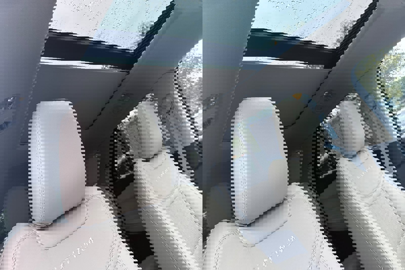 Certified 2022 Ford Explorer Platinum w/ Equipment Group 601A image 18