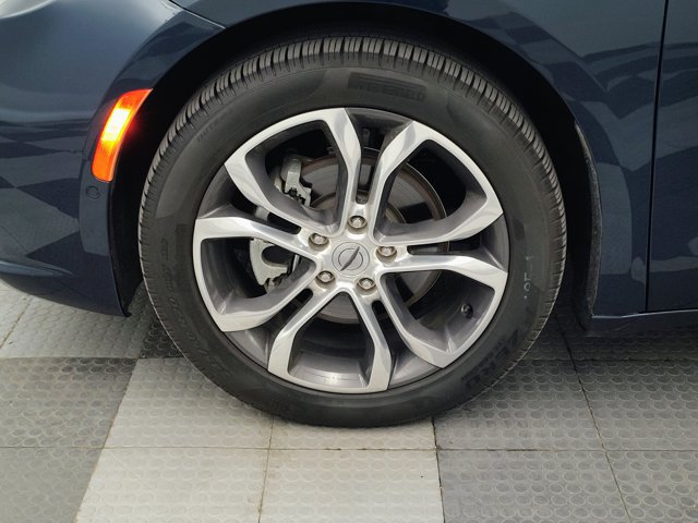 Used 2024 Chrysler Pacifica Pinnacle FWD image 16
