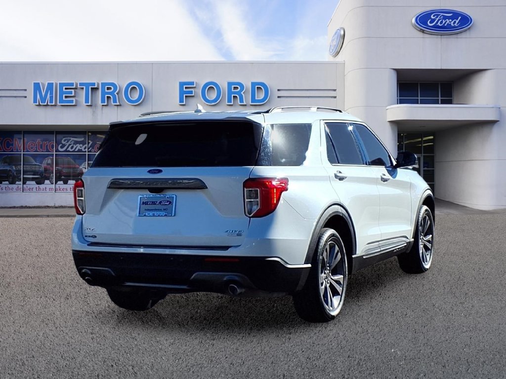 Certified 2021 Ford Explorer XLT w/ Equipment Group 202A AWD/4WD image 3