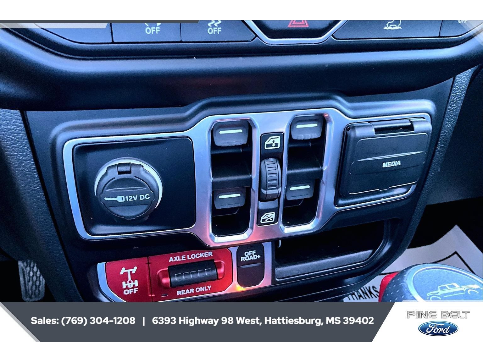 Used 2022 Jeep Gladiator Mojave w/ LED Lighting Group AWD/4WD image 24