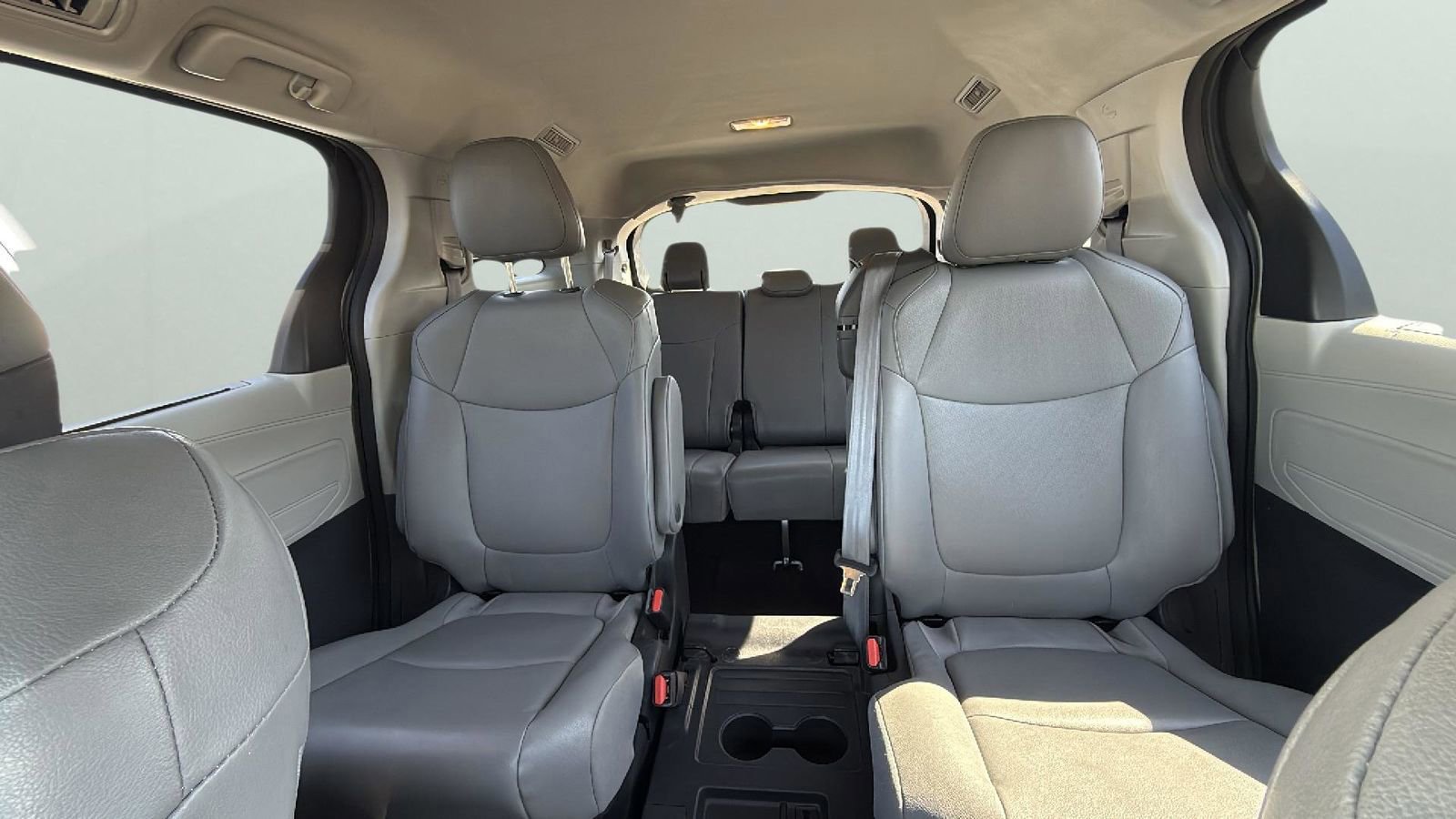 Used 2023 Toyota Sienna XLE image 26