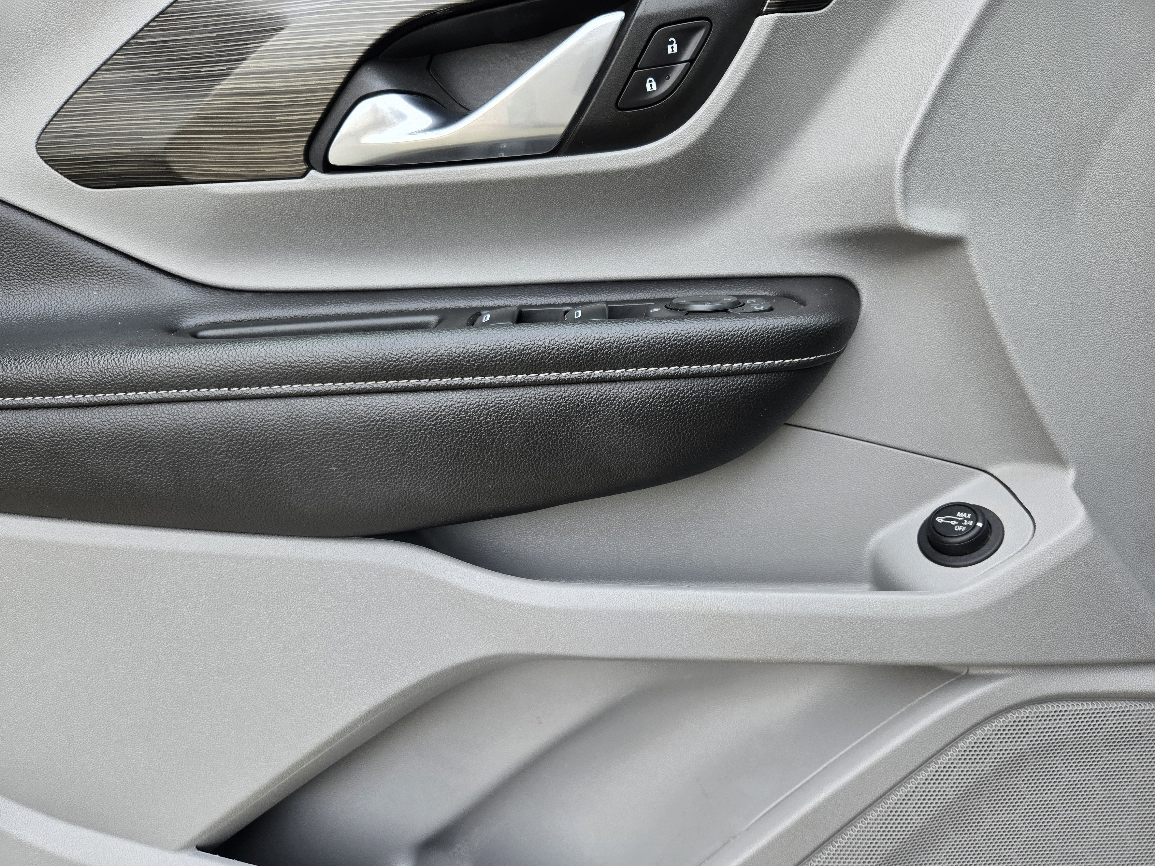 Used 2022 GMC Terrain SLT image 17