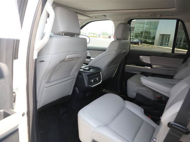 Certified 2025 Ford Expedition Active AWD/4WD image 28