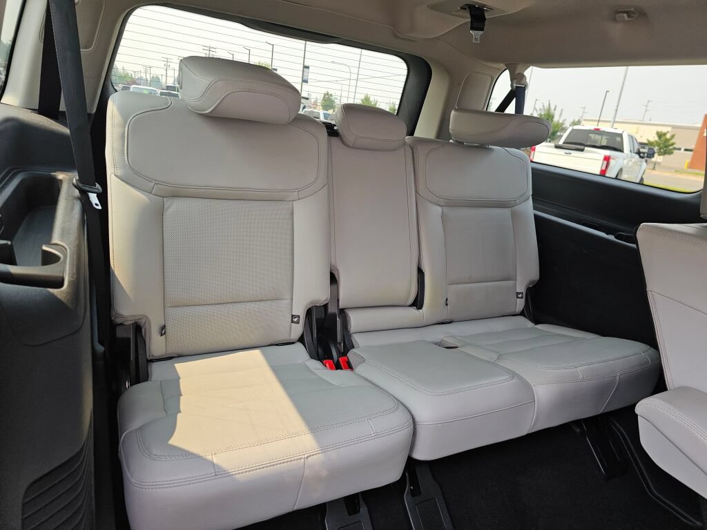 Certified 2025 Ford Expedition Max Platinum w/ Driver's Package AWD/4WD image 14