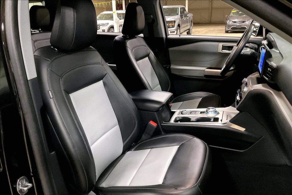 Certified 2023 Ford Explorer XLT w/ Equipment Group 202A AWD/4WD image 7