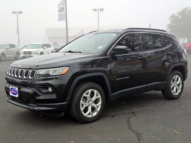 Used 2024 Jeep Compass Latitude image 7
