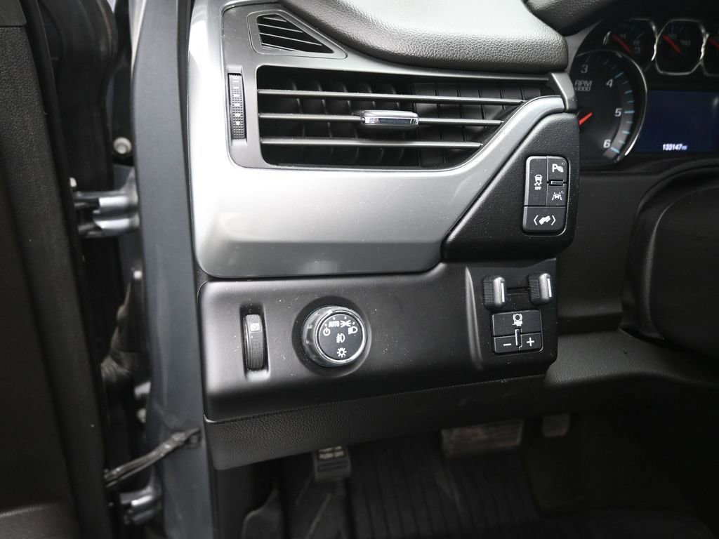 Used 2018 Chevrolet Suburban Premier image 19