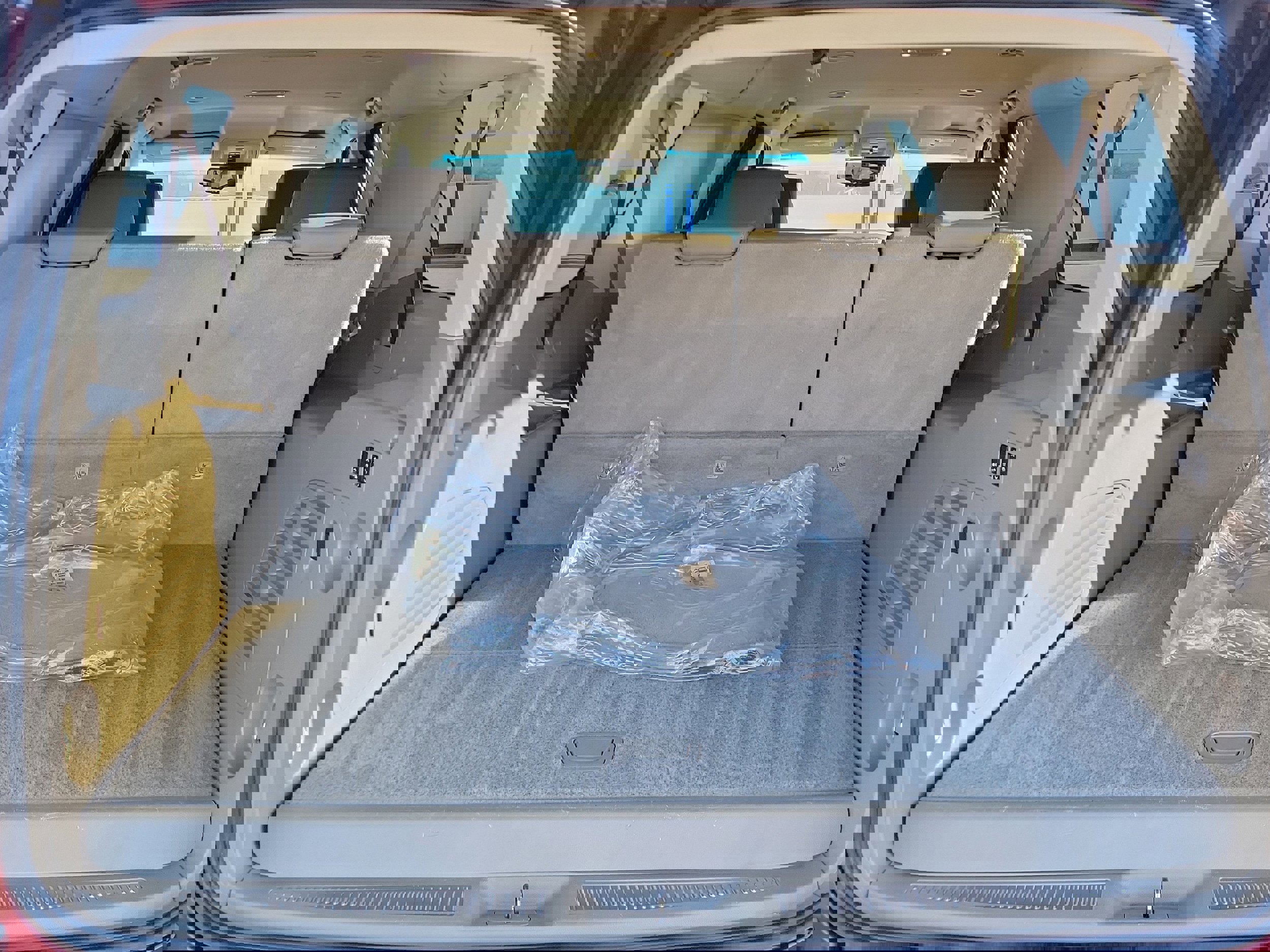 Used 2018 Chevrolet Suburban LT w/ Luxury Package image 9