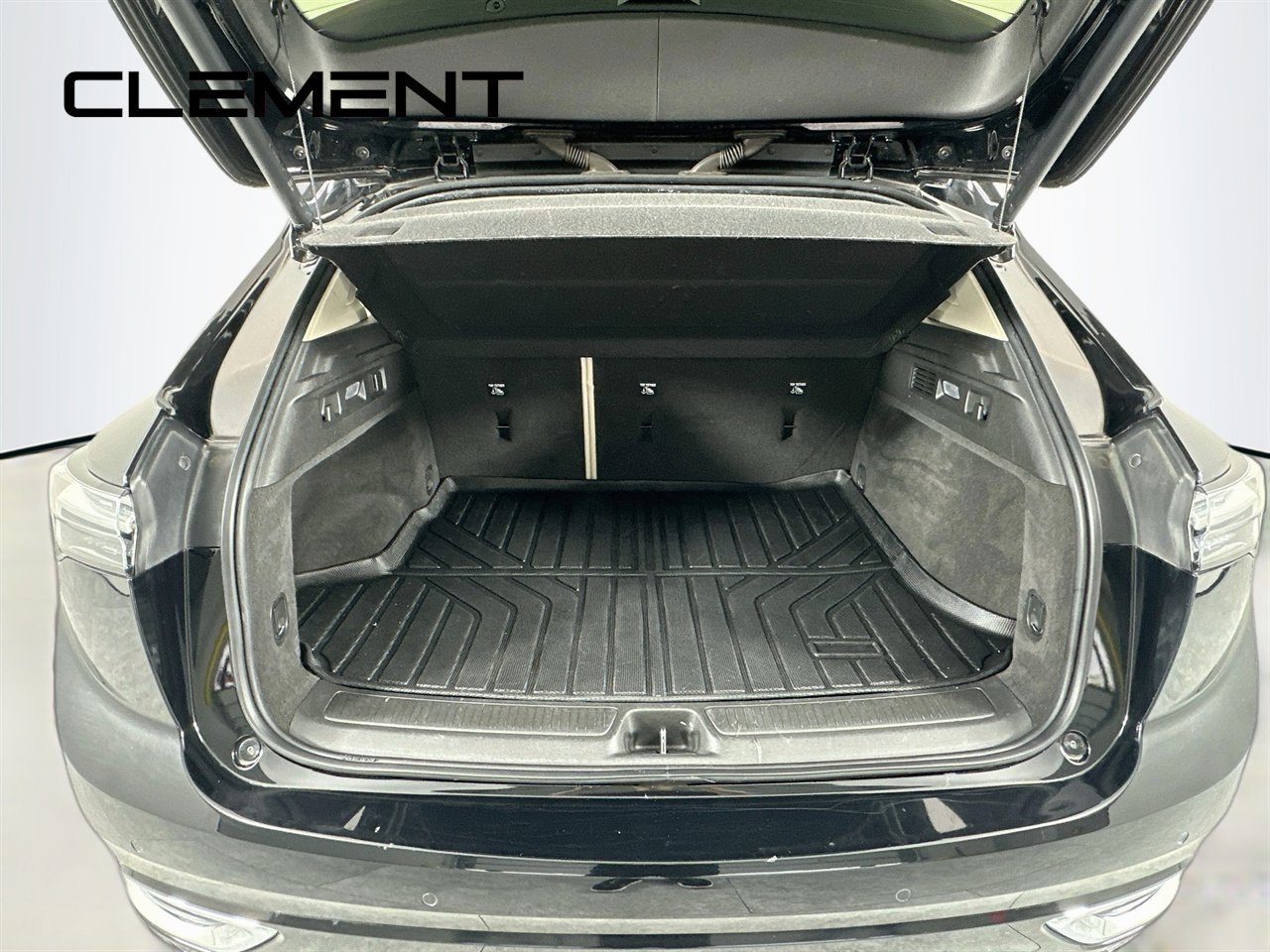 Used 2022 Buick Envision Avenir w/ Technology Package II AWD/4WD image 11