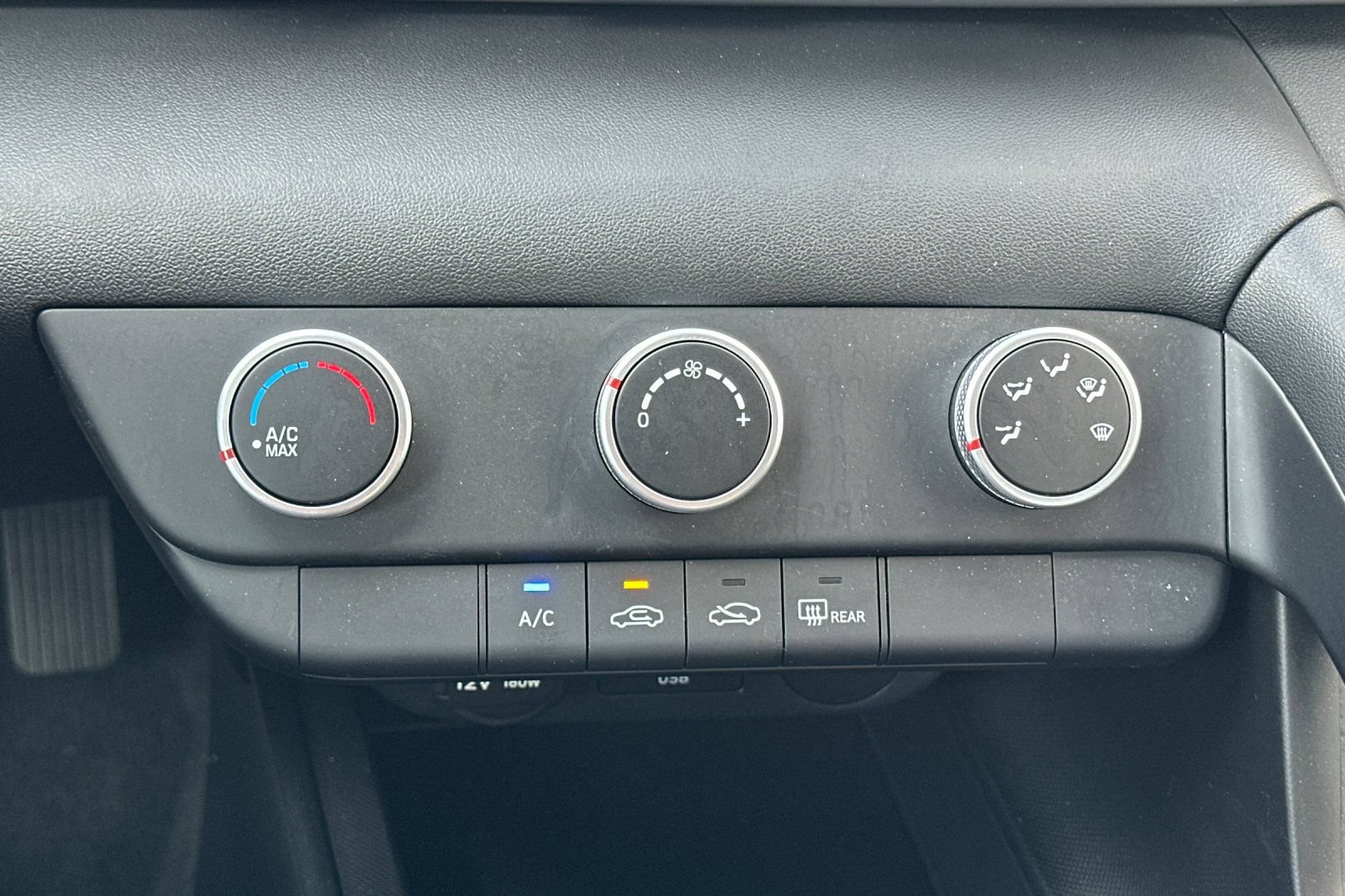 Used 2025 Hyundai Elantra SE FWD image 20