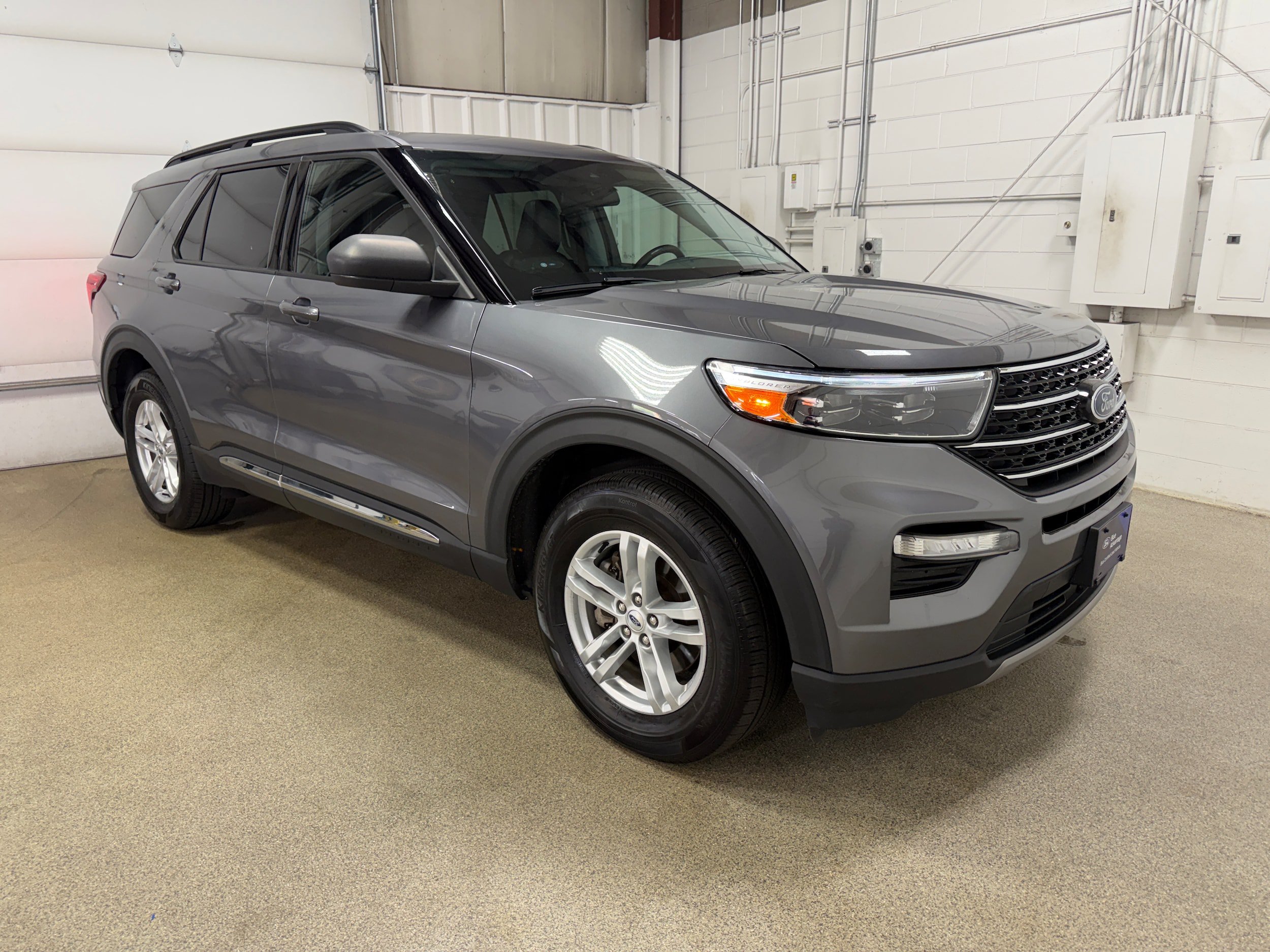 Certified 2021 Ford Explorer XLT w/ Equipment Group 202A AWD/4WD image 4