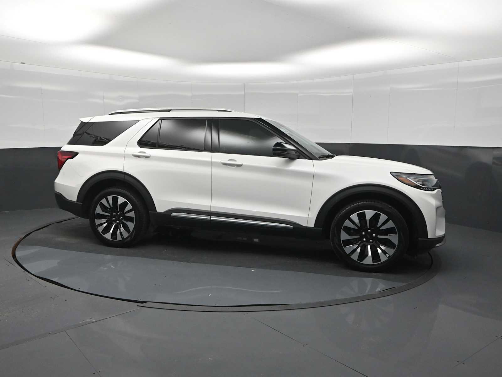 Certified 2026 Ford Explorer Platinum w/ LUX Leather Package AWD/4WD image 8