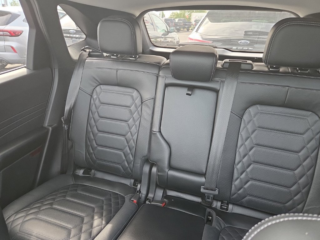 Certified 2024 Ford Escape SE w/ PHEV Premium Package FWD image 9