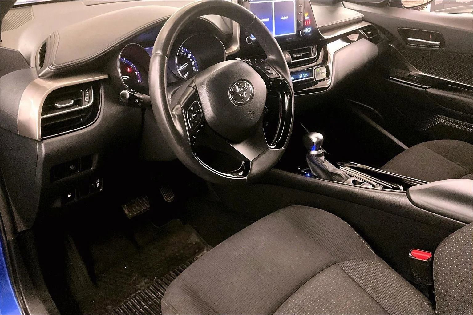 Used 2019 Toyota C-HR XLE image 12