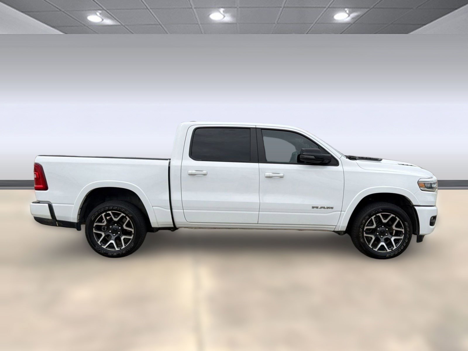 Used 2025 RAM 1500 Laramie w/ Sport Appearance Package AWD/4WD image 8