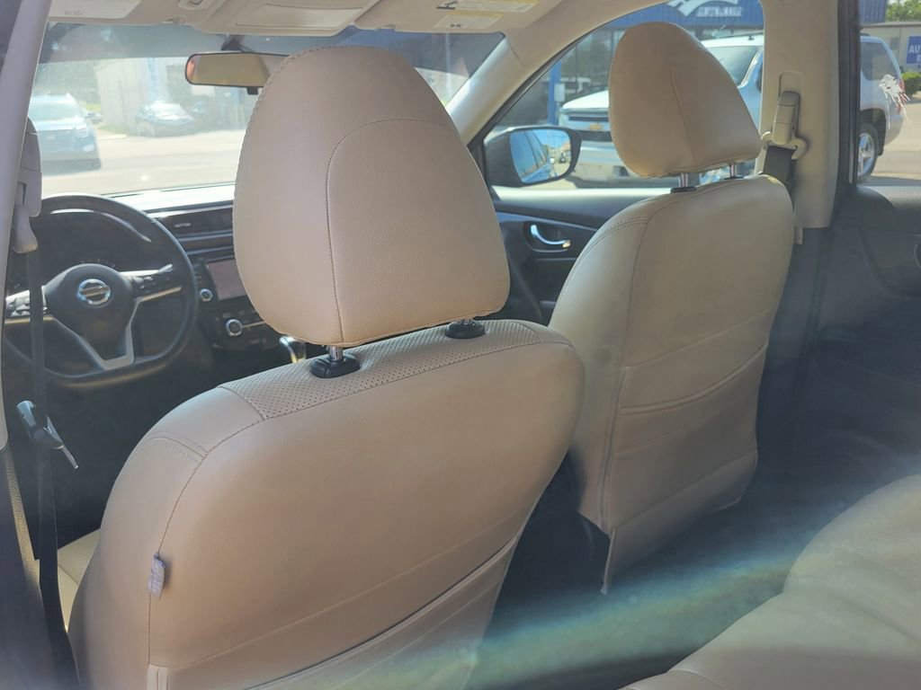 Used 2018 Nissan Rogue SV w/ Premium Package FWD image 41