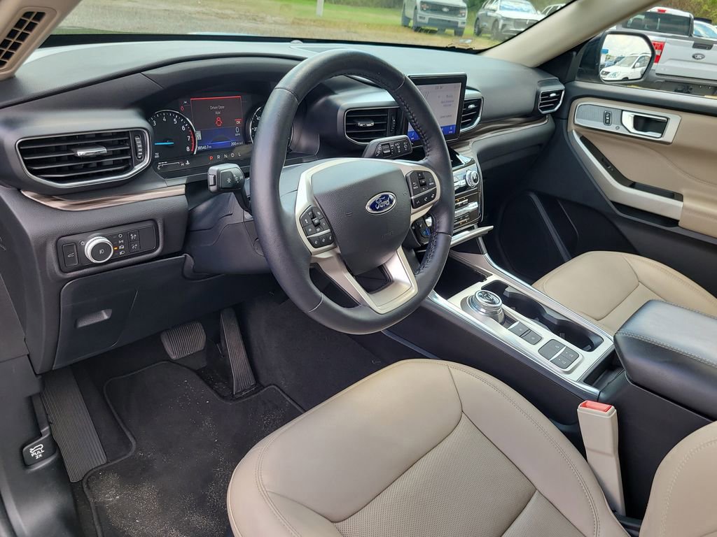 Certified 2022 Ford Explorer Limited w/ Equipment Group 301A image 17