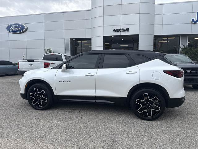 Used 2023 Chevrolet Blazer RS w/ Driver Confidence II Package FWD image 2