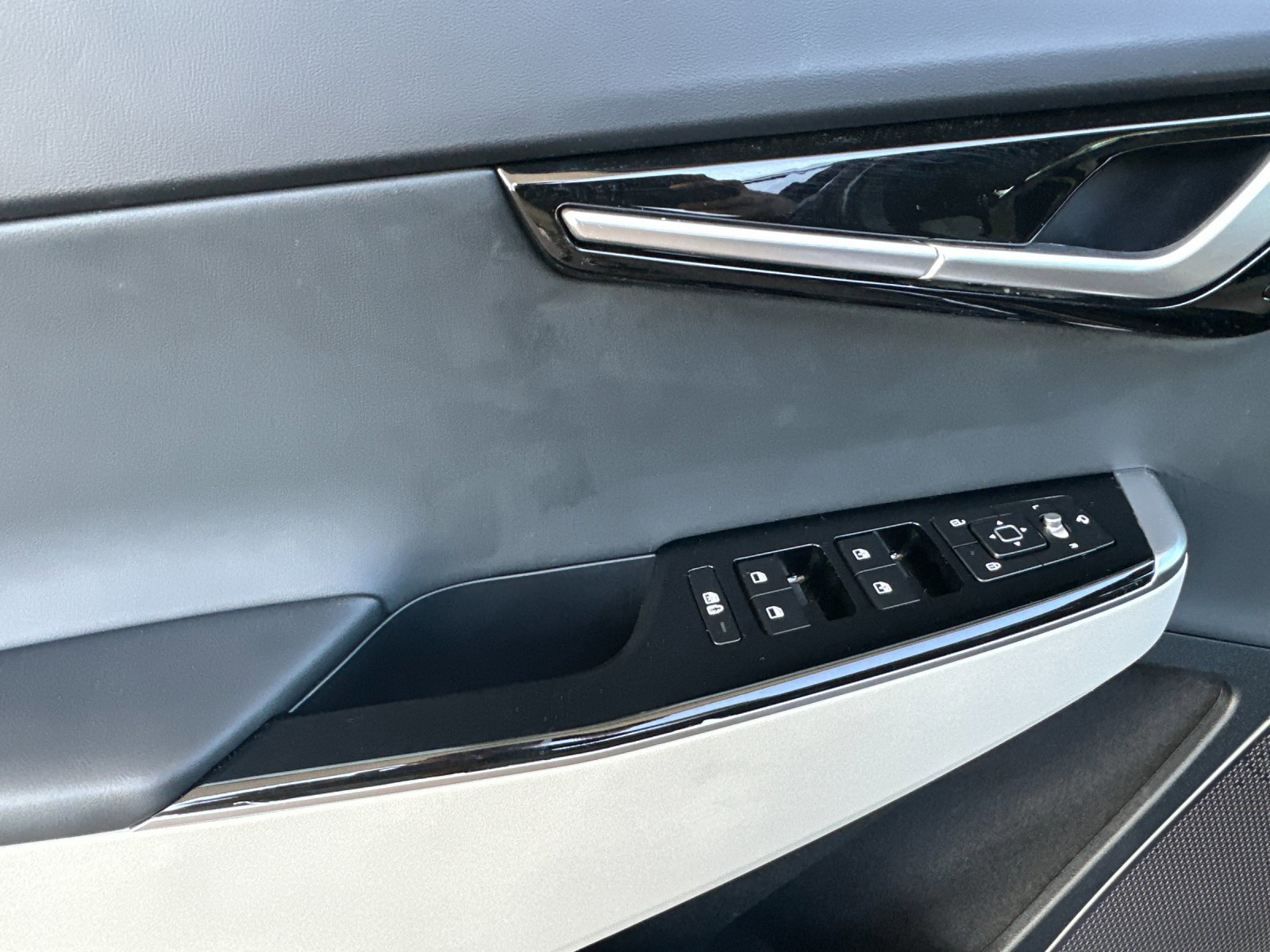 Used 2024 Kia EV6 GT-Line w/ GT-Line White Seat Package image 11