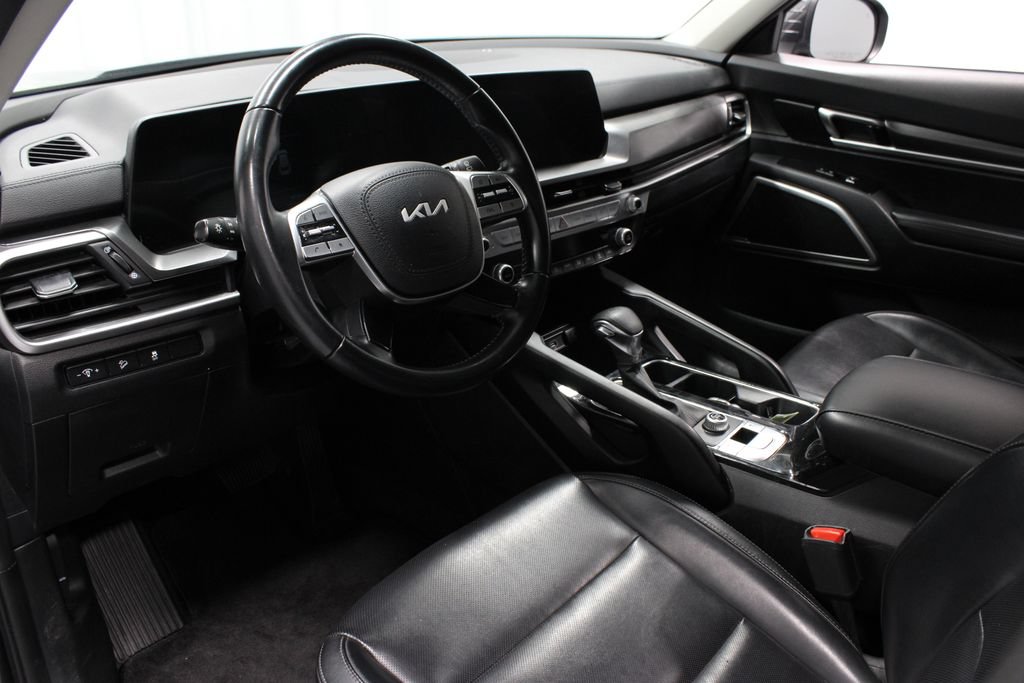 Used 2024 Kia Telluride LX FWD image 23