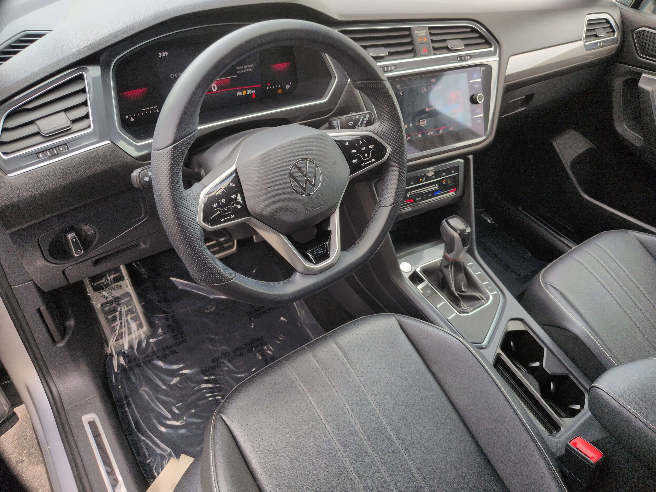 Used 2023 Volkswagen Tiguan SE R-Line FWD image 17