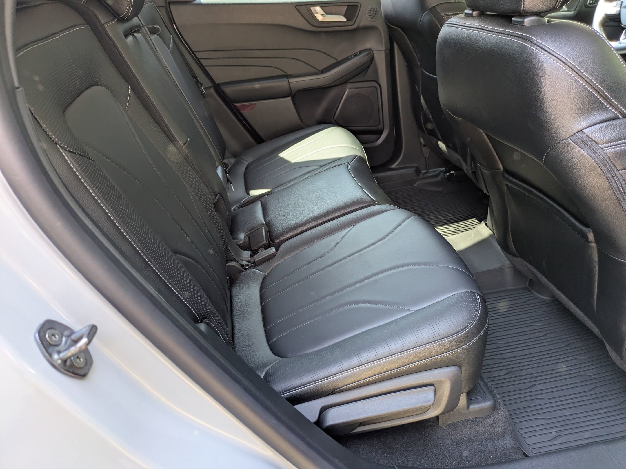 Certified 2025 Ford Escape SE w/ PHEV Premium Package image 38