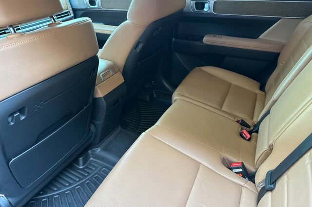 Used 2024 Hyundai Santa Fe Limited image 9