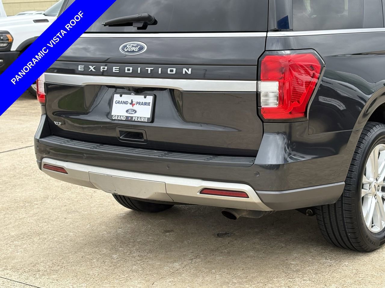 Certified 2022 Ford Expedition XLT image 6