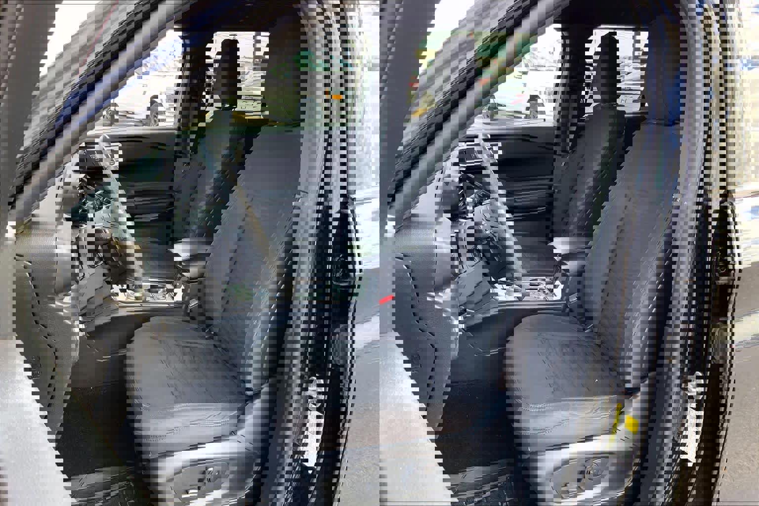 Certified 2020 Ford Explorer XLT w/ Comfort Package image 9