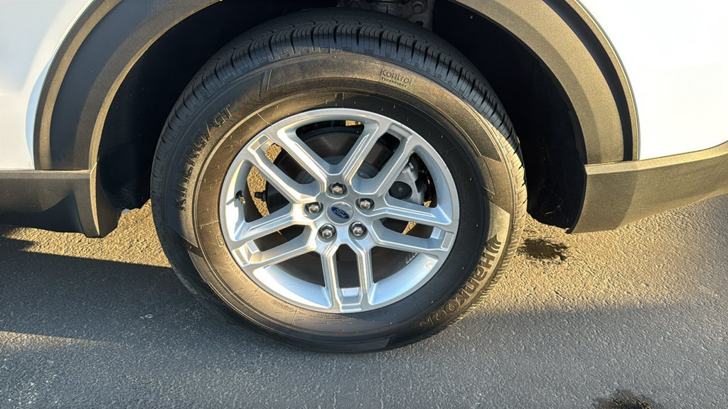 Certified 2025 Ford Explorer Active w/ Active Comfort Package RWD image 8