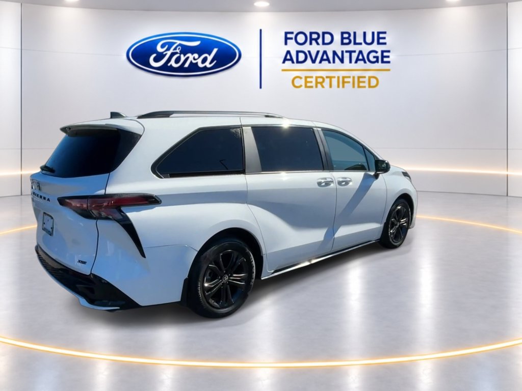 Used 2025 Toyota Sienna XSE AWD/4WD image 8