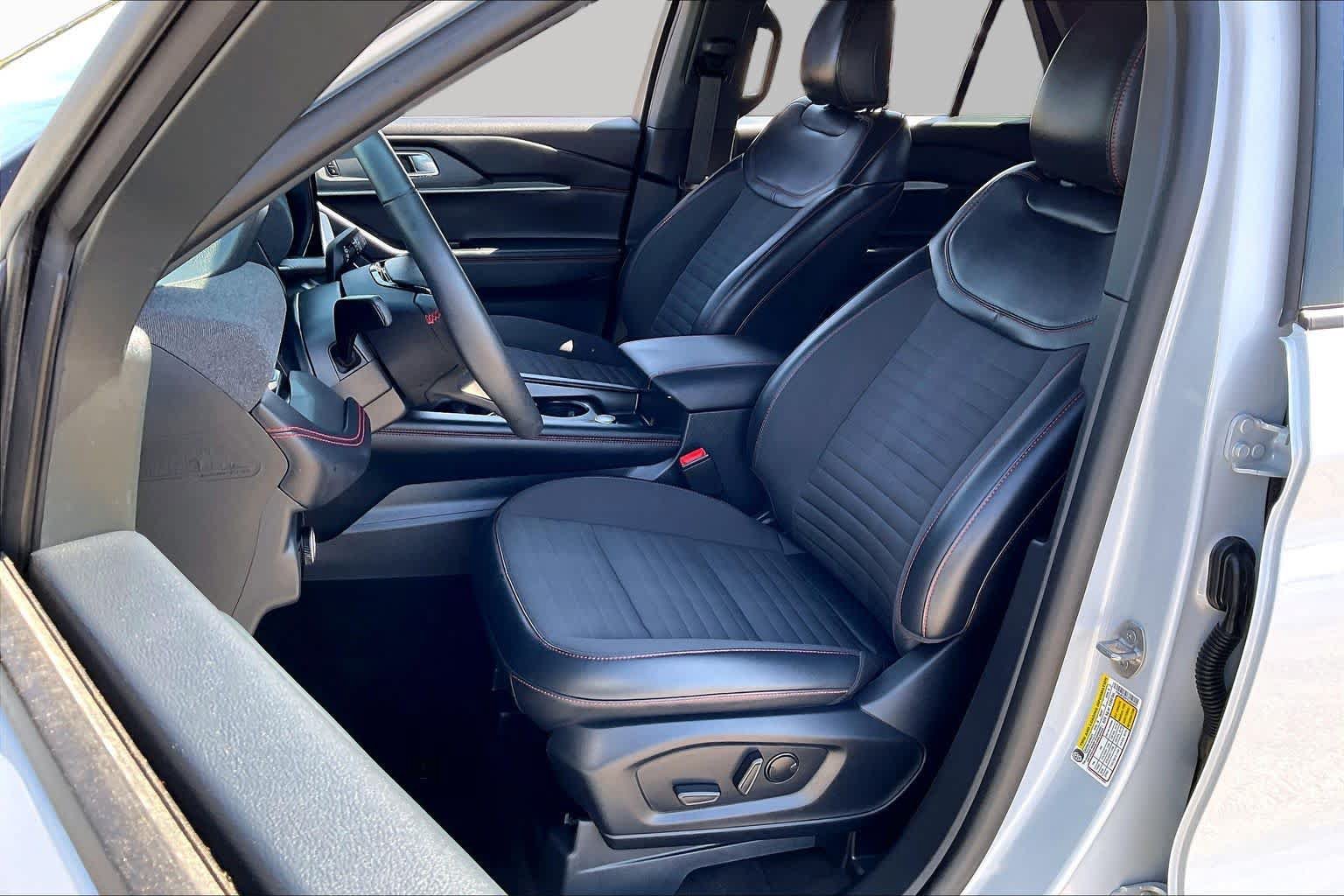Certified 2026 Ford Explorer ST-Line w/ ST-Line Street Pack RWD image 8