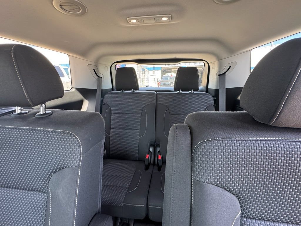 Used 2023 GMC Acadia SLE w/ Driver Convenience Package FWD image 27