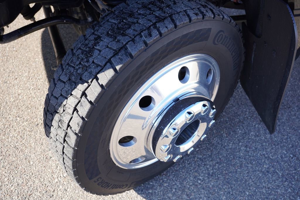 Certified 2025 Ford F450 Platinum w/ FX4 Off-Road Package image 13