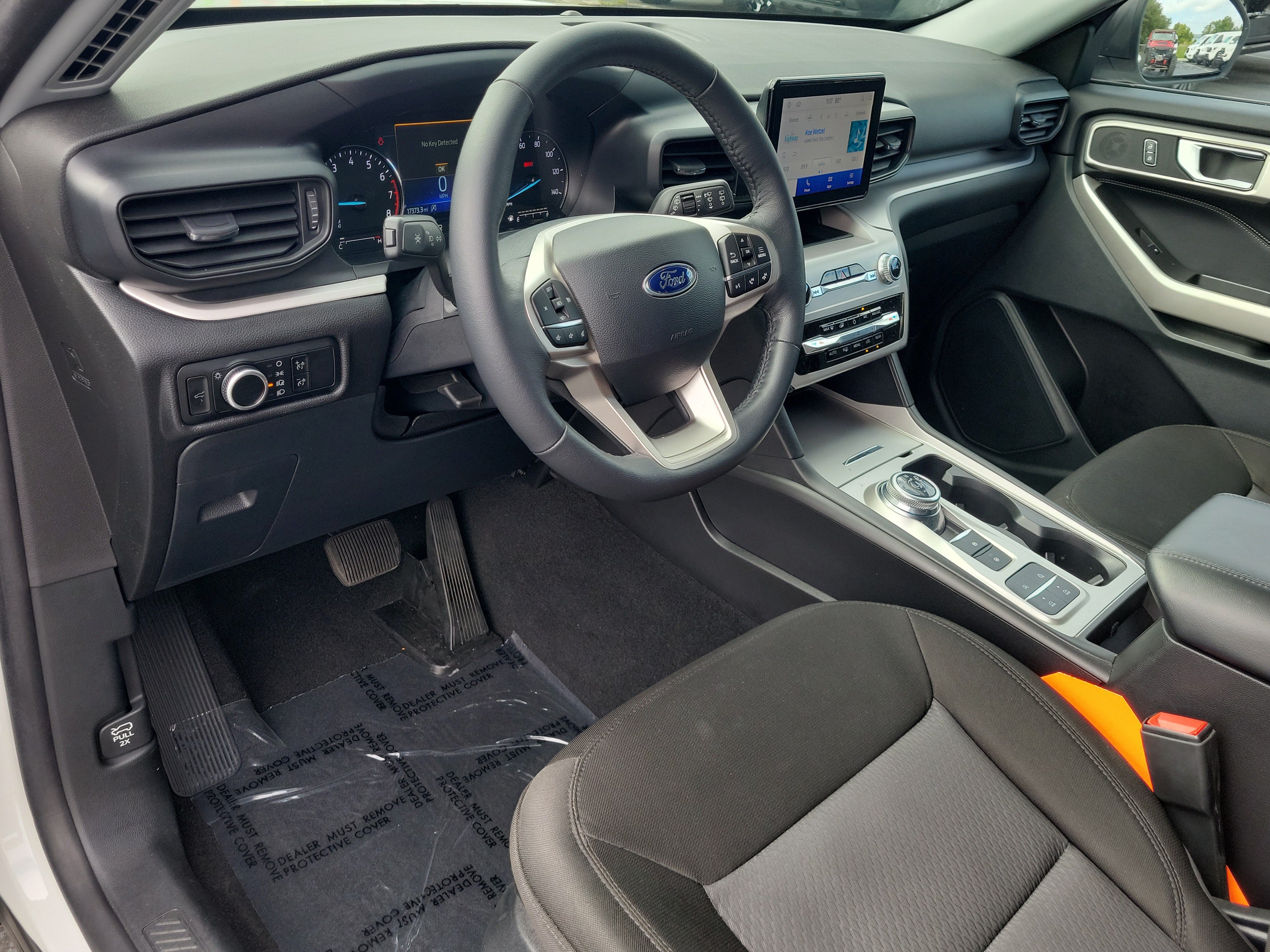 Certified 2024 Ford Explorer XLT RWD image 21
