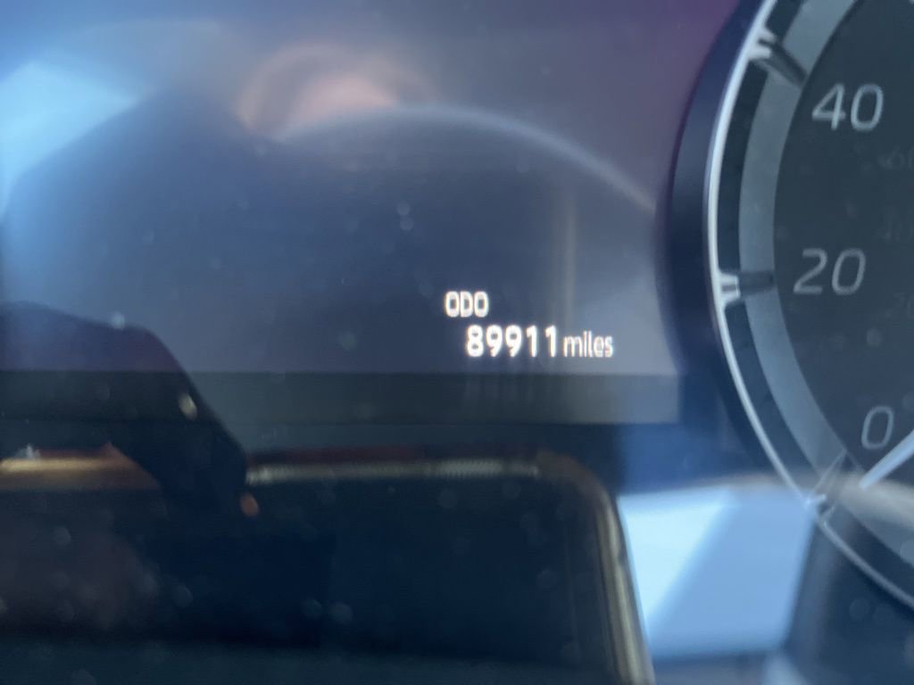 Used 2021 Toyota Highlander XLE AWD/4WD image 2