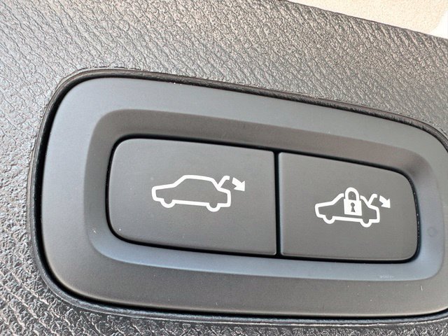 Used 2025 Volvo XC90 B6 Plus AWD/4WD image 13