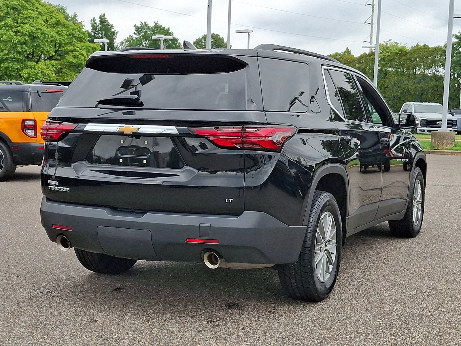 Used 2023 Chevrolet Traverse LT FWD image 10