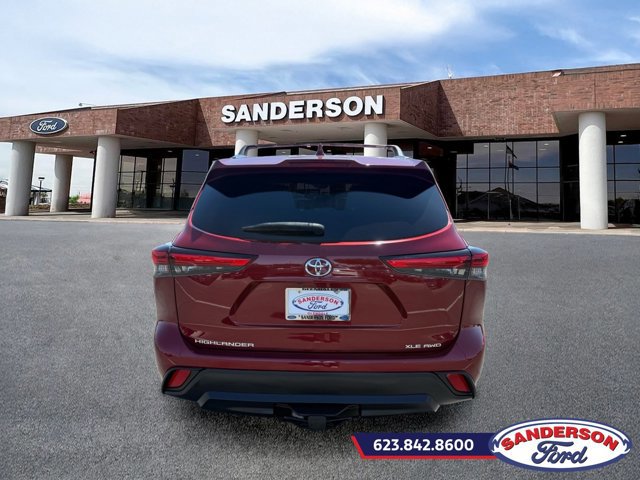 Used 2021 Toyota Highlander XLE AWD/4WD image 4