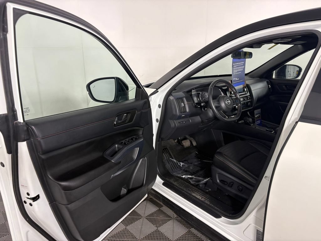 Used 2024 Nissan Pathfinder Rock Creek AWD/4WD image 11