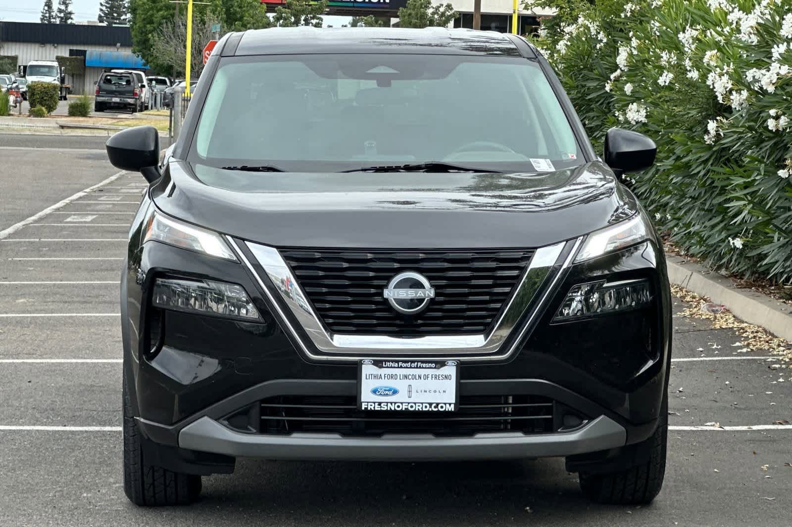 Used 2023 Nissan Rogue S AWD/4WD image 10