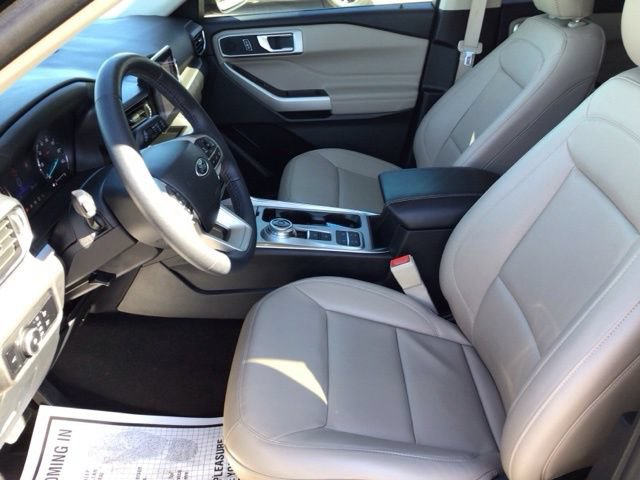 Certified 2023 Ford Explorer XLT w/ Equipment Group 202A RWD image 9