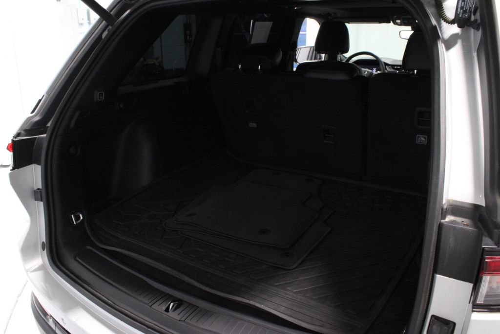 Used 2023 Jeep Grand Cherokee Altitude AWD/4WD image 14