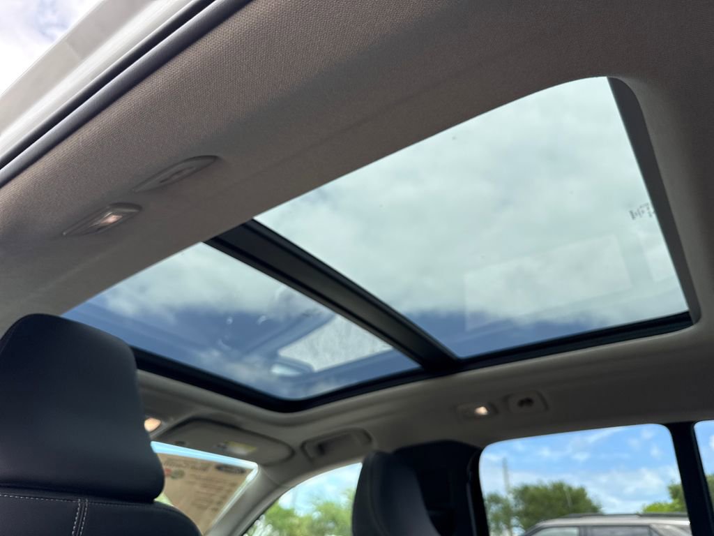 Used 2024 Volvo XC40 B5 Core image 10