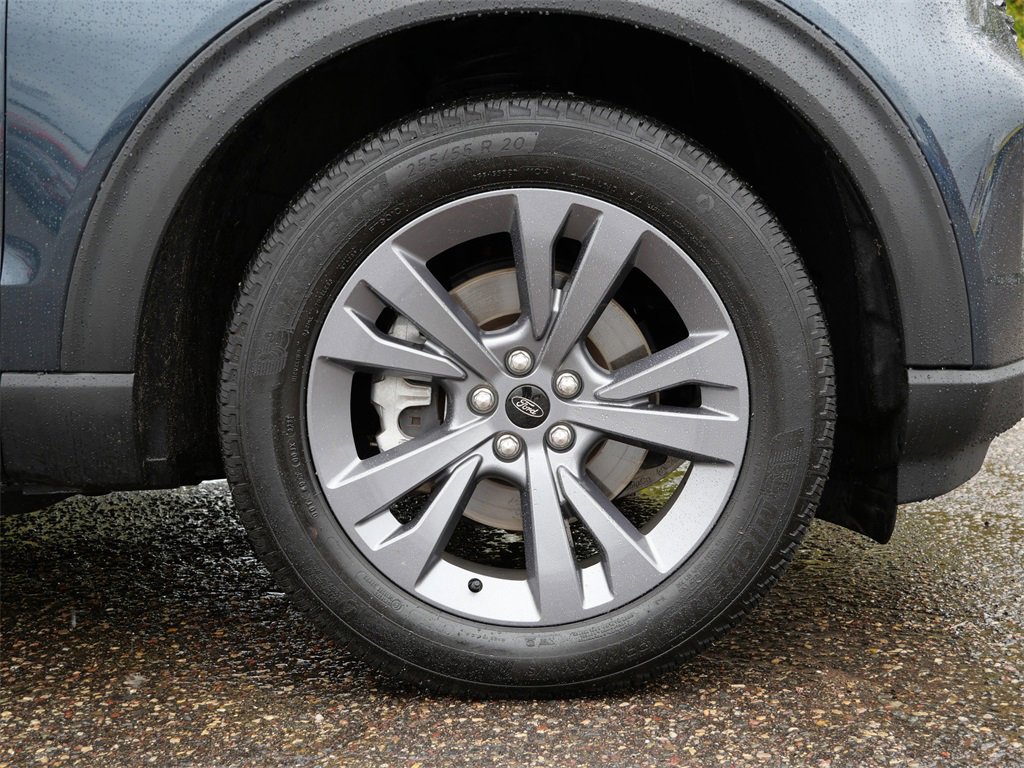 Certified 2022 Ford Explorer XLT w/ Equipment Group 202A image 7