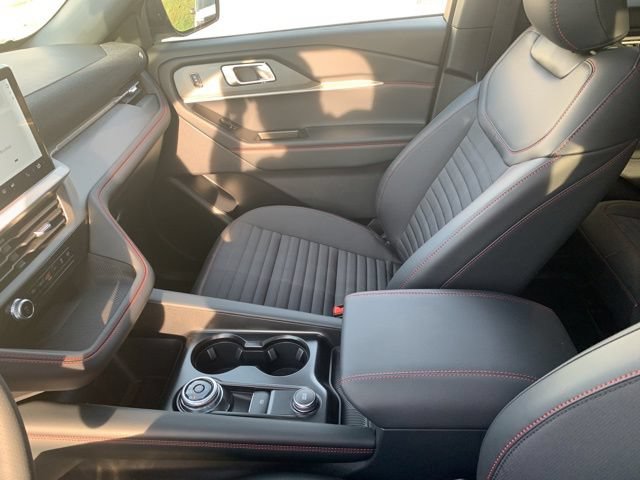 Certified 2026 Ford Explorer ST-Line w/ ST-Line Street Pack AWD/4WD image 35