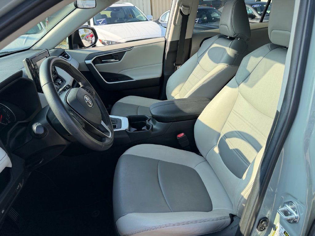 Used 2021 Toyota RAV4 XLE Premium FWD image 10