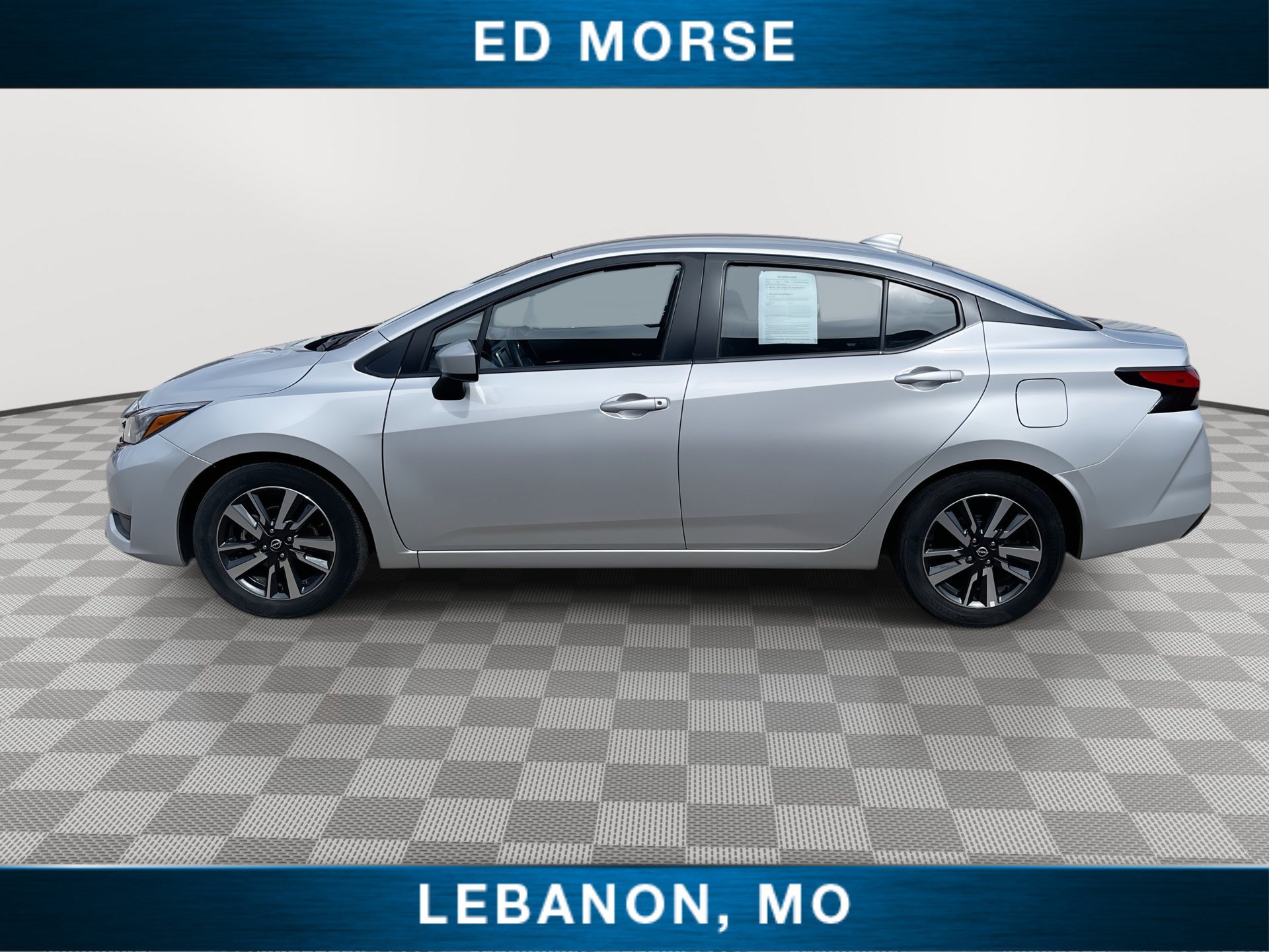 Used 2025 Nissan Versa SV FWD image 5