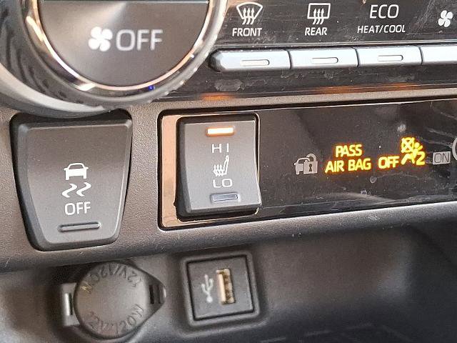 Used 2023 Toyota RAV4 SE image 22